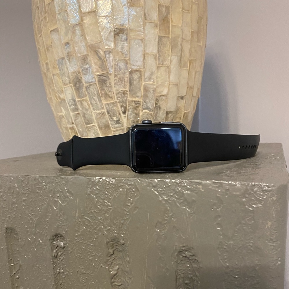Apple Watch Series 3 42mm w/ GPS+Cellular
